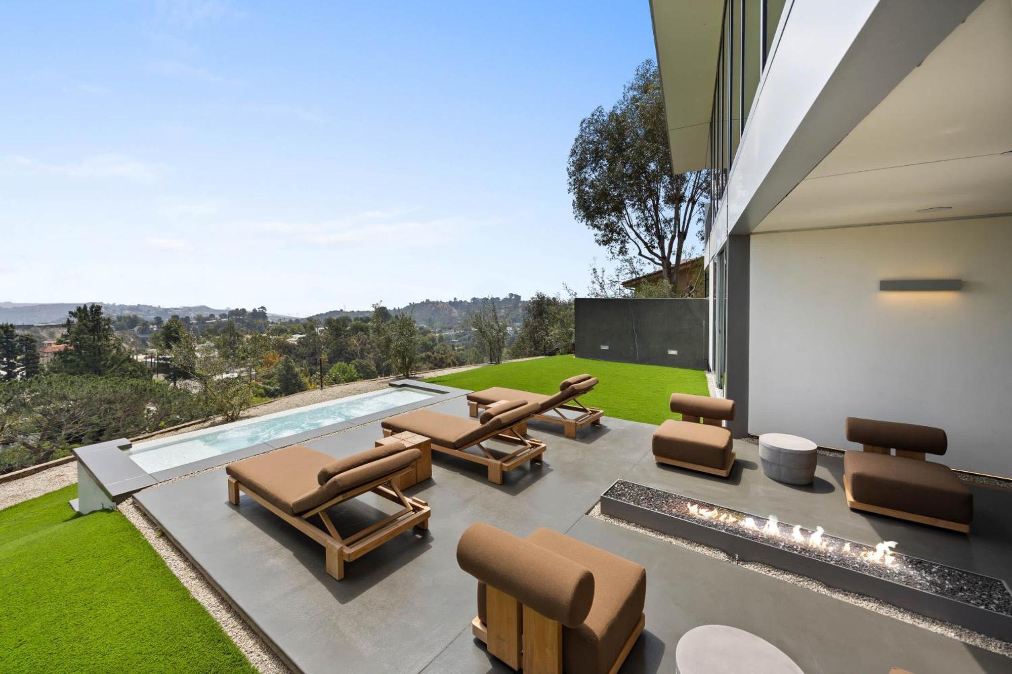 Eterne By Awhile * Los Angeles