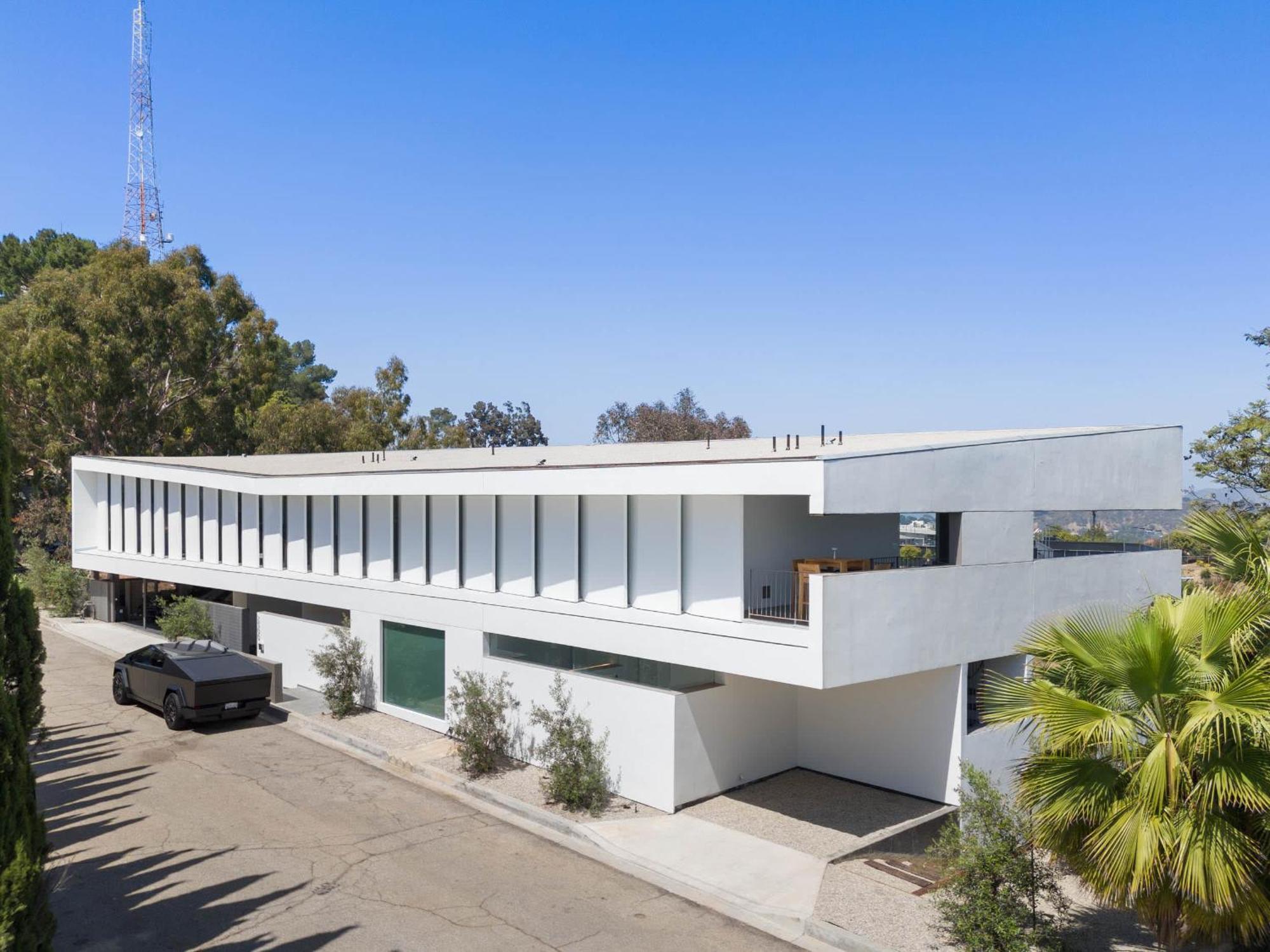 Eterne By Awhile * Los Angeles